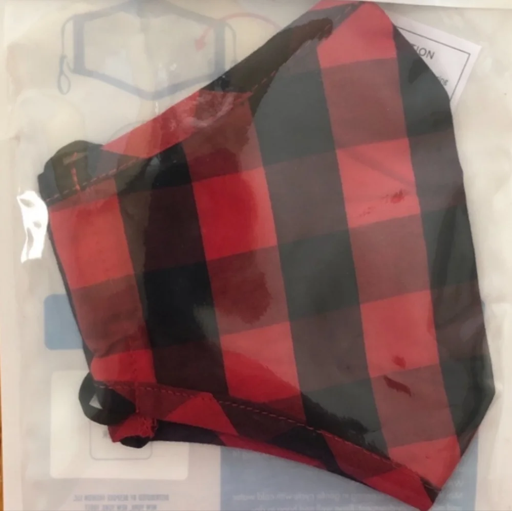 VERA BRADLEY RED & BLACK BUFFALO CHECK FACE MASK WITH BUILT-IN FILTER SLIT